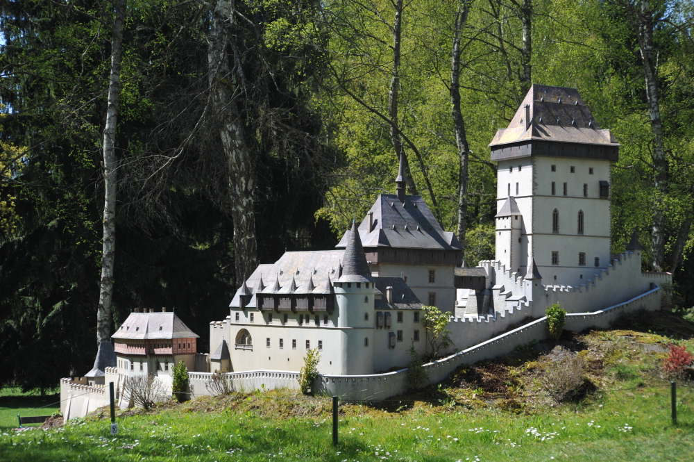 Burg Karlštejn (Modell im Park Boheminium)