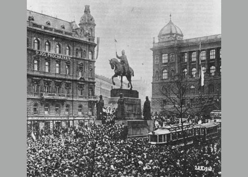 Manifestation am St.-Wenzels-Denkmal in Prag anlässlich der Proklamation der Tschechoslowakischen Republik am 28. Oktober 1918