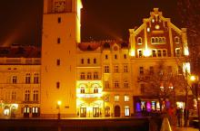 Außenansicht des Clubs, Blick auf das Eckgebäude