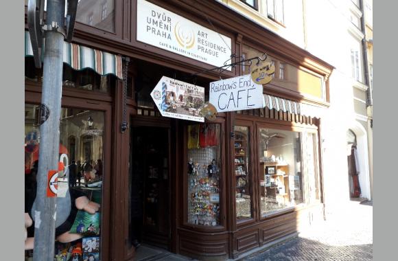 Der Eingang zum Café. 