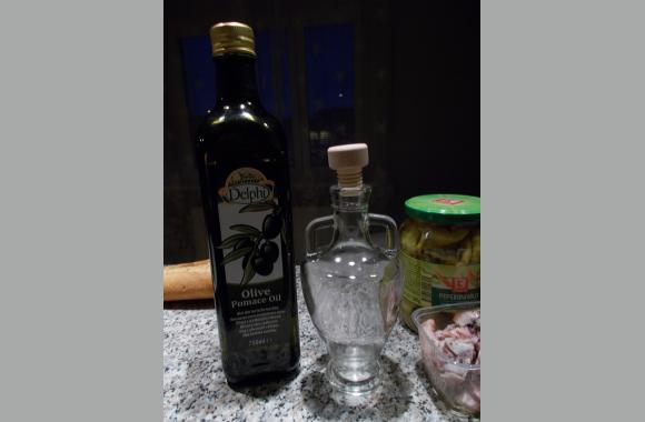 Die antik karafenähnliche Flasche habe ich auf dem Weihnachtsmarkt am Medovina-Stand erhalten.